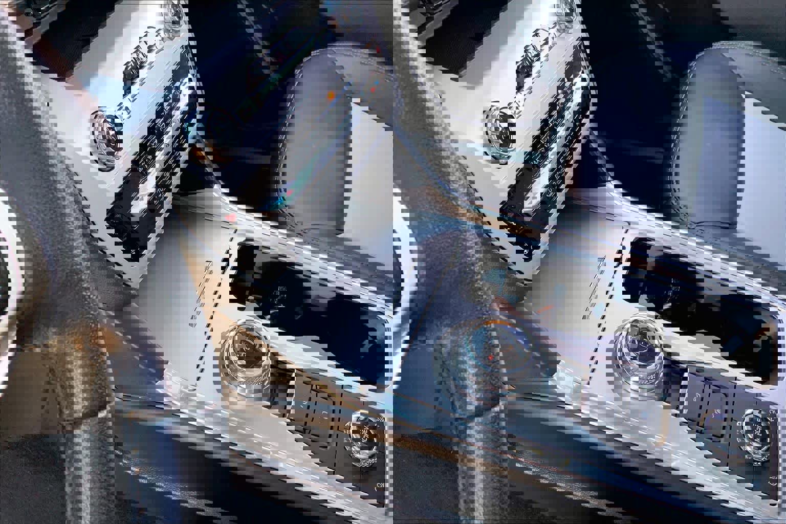 Used 2022 Ford Explorer XLT w/ Equipment Group 202A image 17