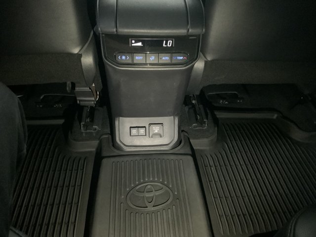 Used 2020 Toyota Highlander Limited AWD/4WD image 26