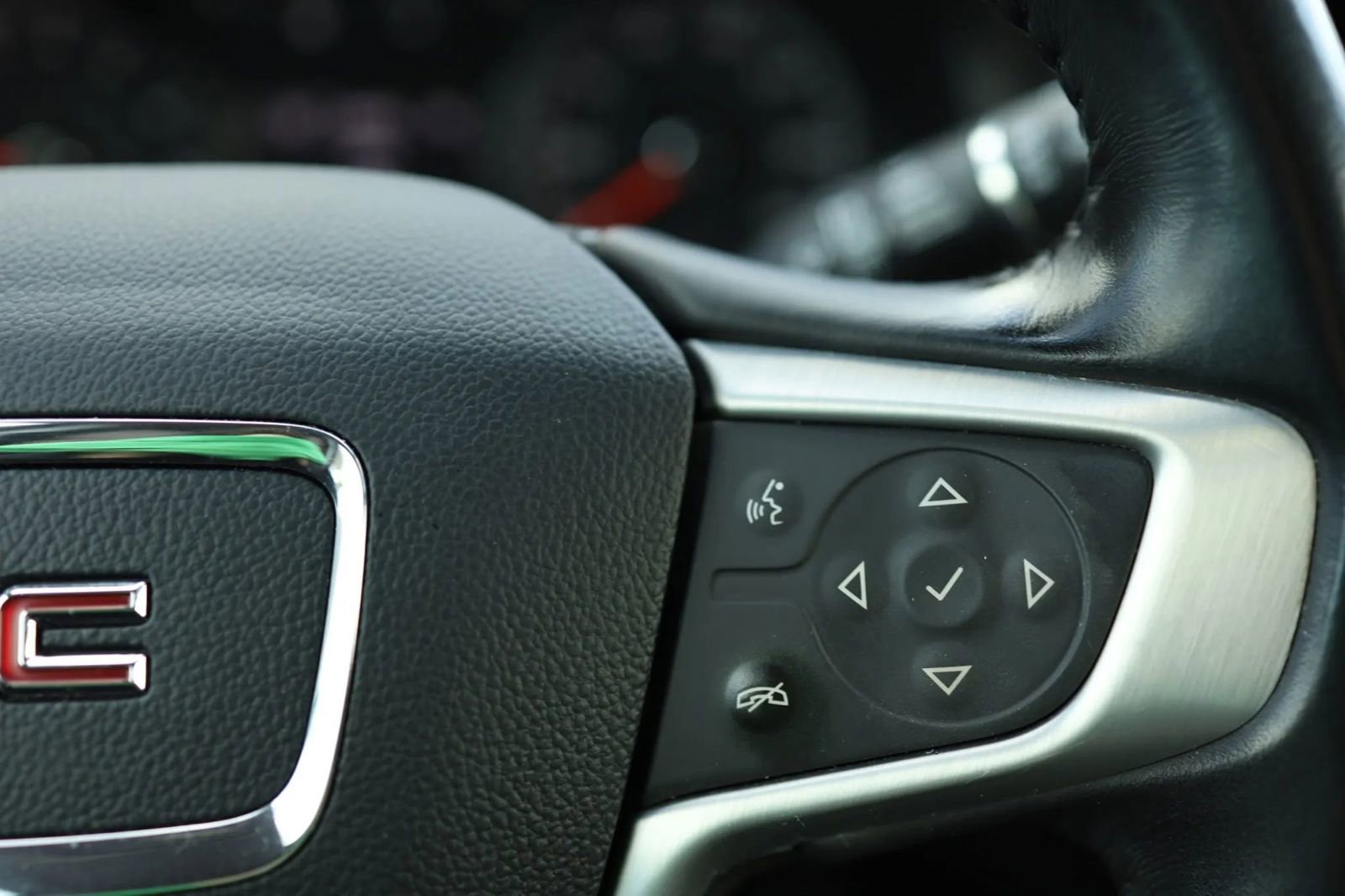 Used 2018 GMC Acadia SLE image 13