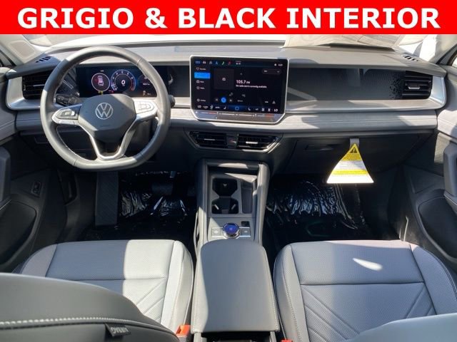 New 2025 Volkswagen Tiguan SE image 2