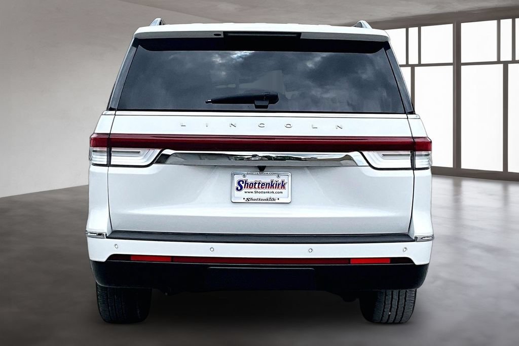 Used 2022 Lincoln Navigator Reserve AWD/4WD image 5