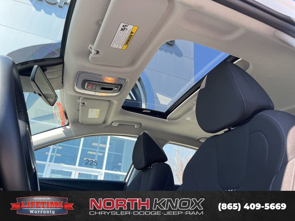 Used 2025 Hyundai Elantra SEL image 12