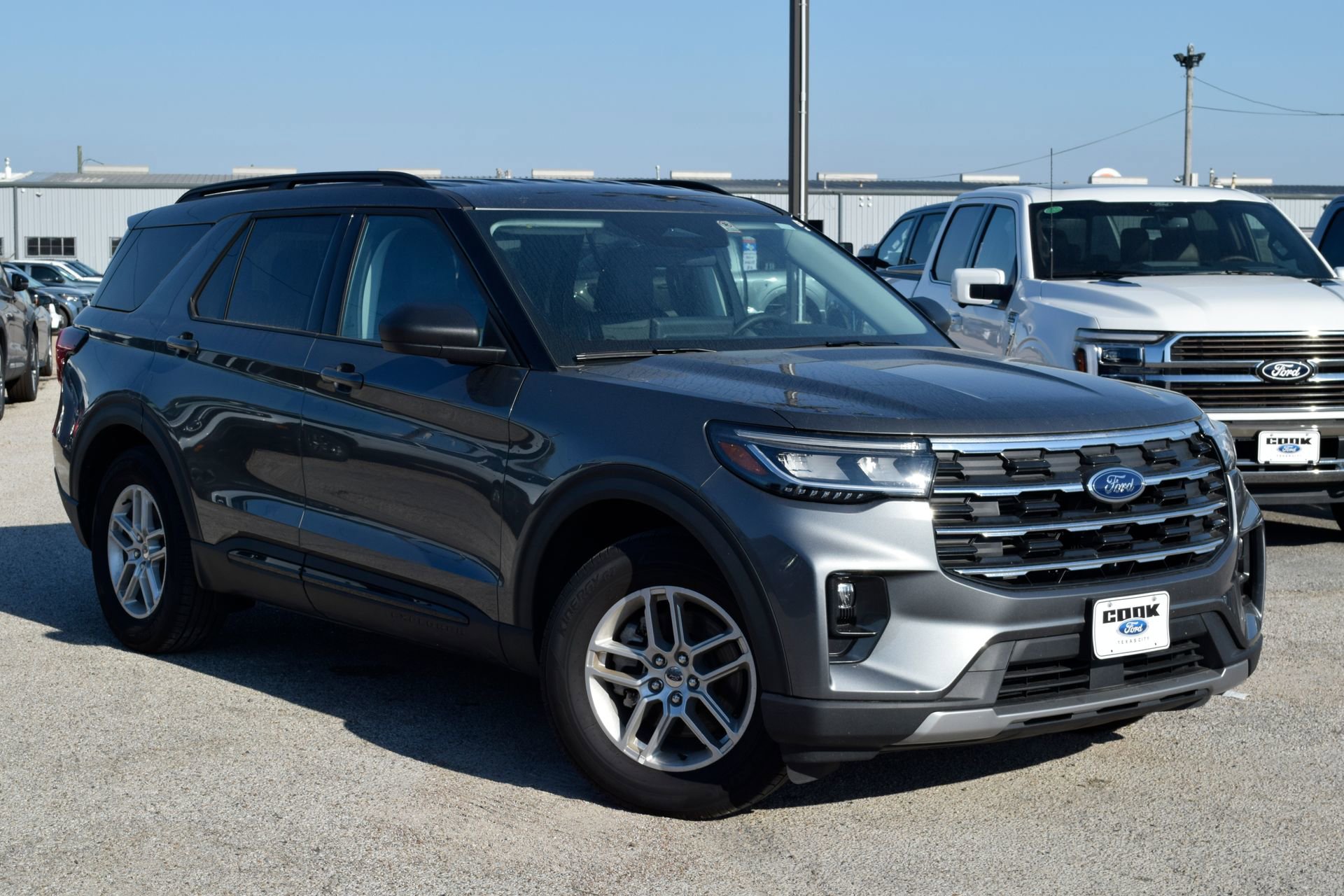 New 2026 Ford Explorer Active w/ Active Comfort Package image 3