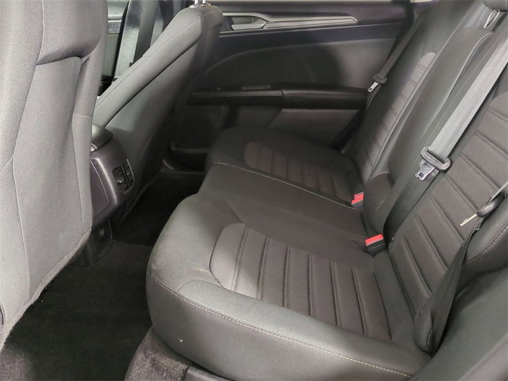 Used 2020 Ford Fusion SE image 25