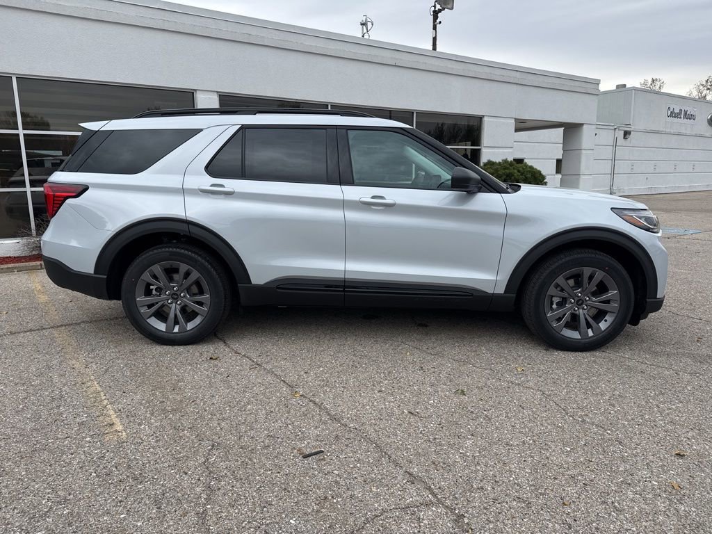 New 2026 Ford Explorer Active w/ Active Comfort Package image 2