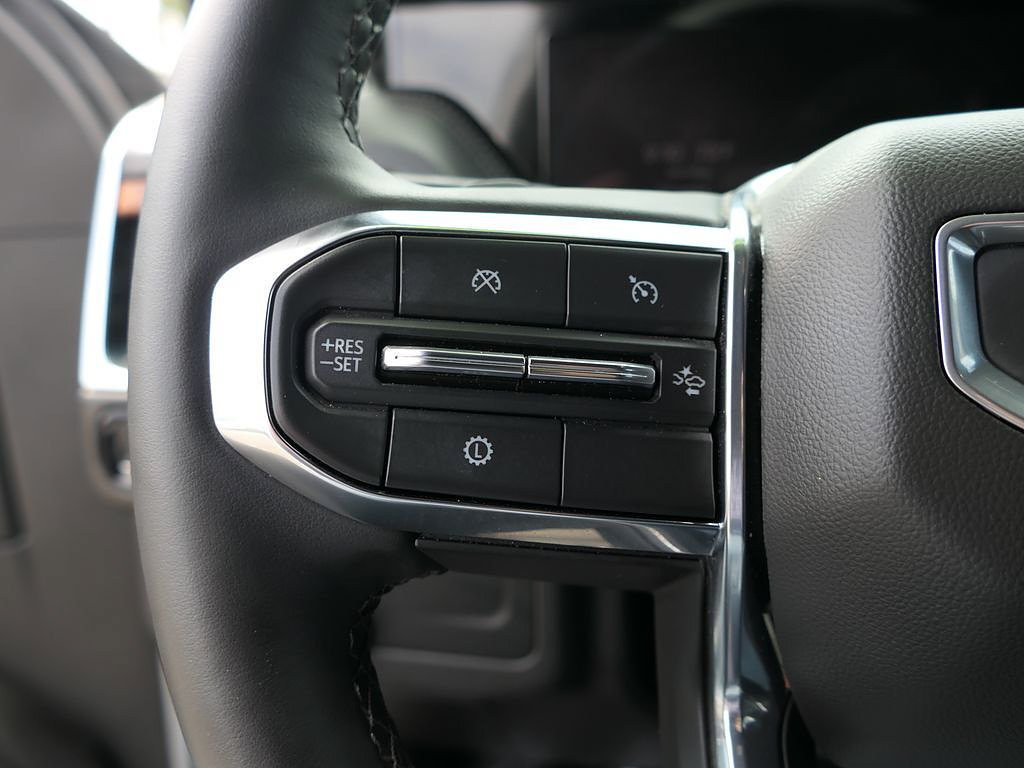 Used 2025 GMC Yukon XL Denali RWD image 13
