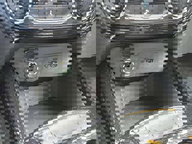 Used 2025 Chevrolet Trax LT image 26