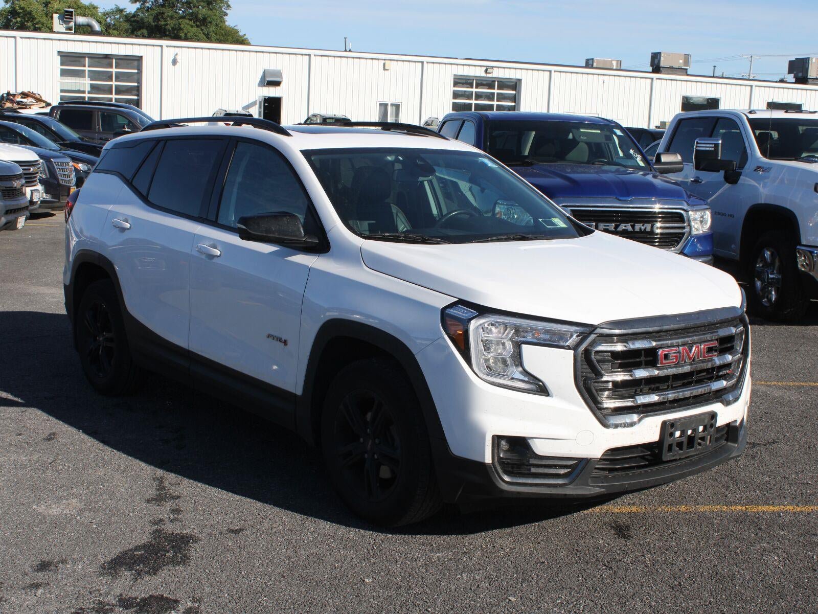 Used 2022 GMC Terrain AT4 AWD/4WD image 3