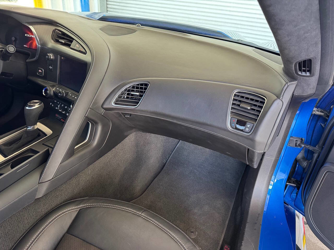 Used 2015 Chevrolet Corvette Z06 w/ 3LZ Preferred Equipment Group image 26