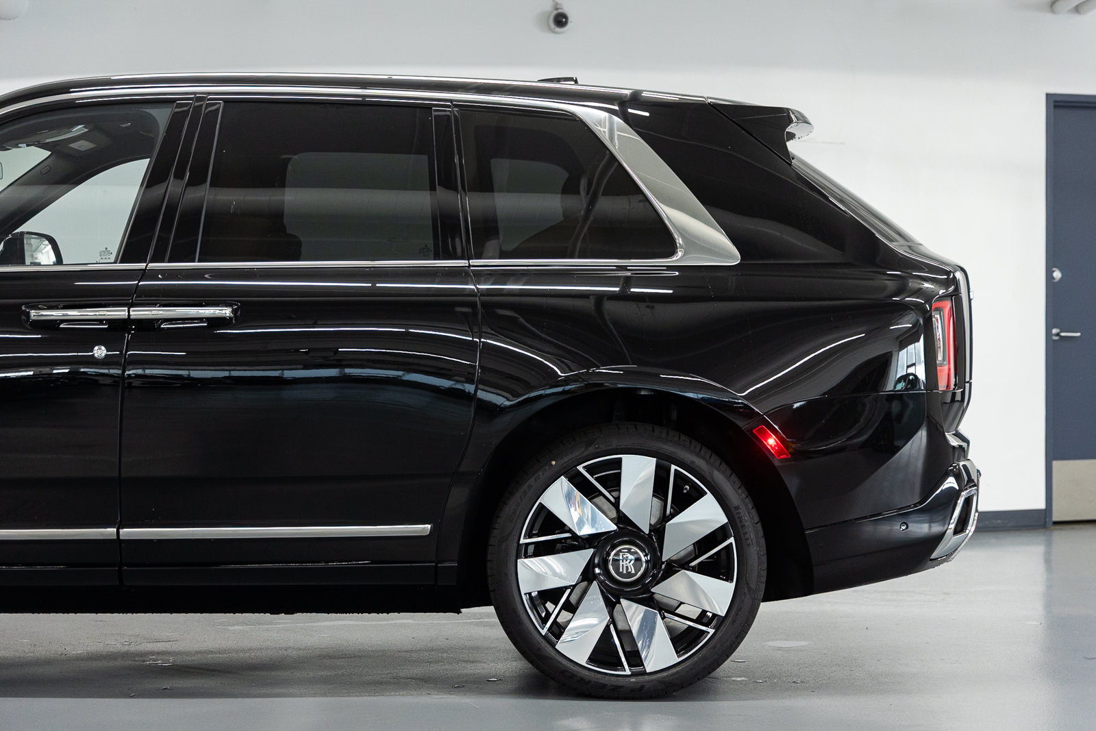 New 2027 Rolls-Royce Cullinan AWD/4WD image 16