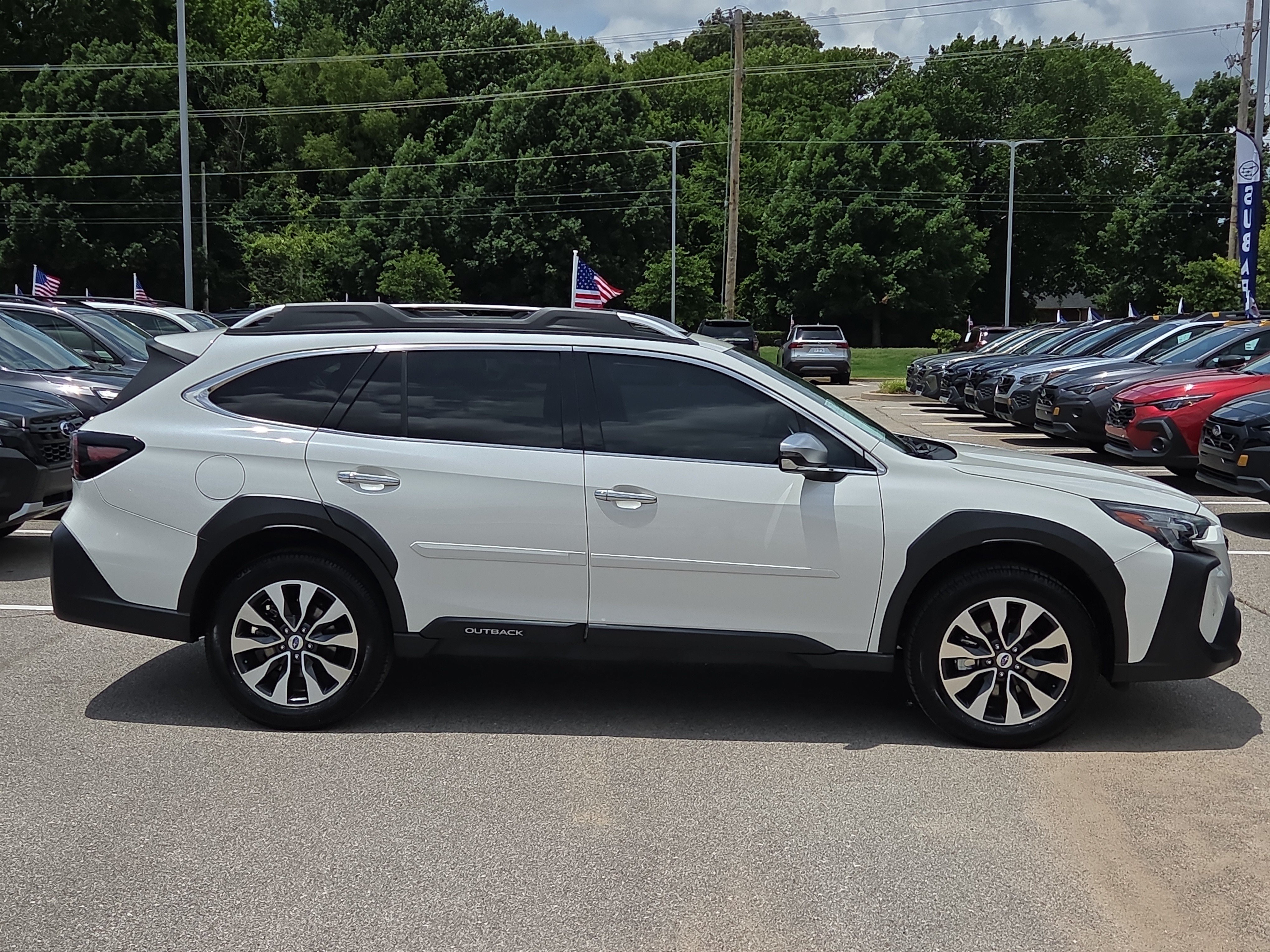 Used 2023 Subaru Outback Touring AWD/4WD image 2