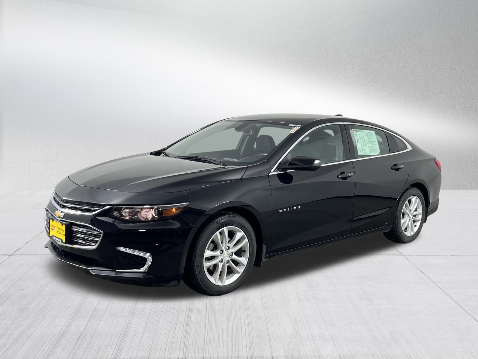 Used 2017 Chevrolet Malibu LT FWD image 3