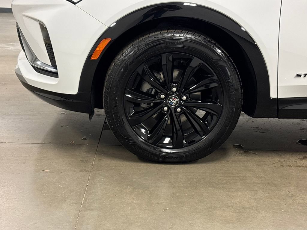 Used 2025 Buick Envista Sport Touring image 9