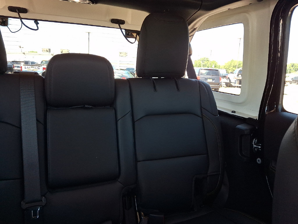 New 2026 Jeep Wrangler Unlimited Sahara w/ Safety Group AWD/4WD image 15
