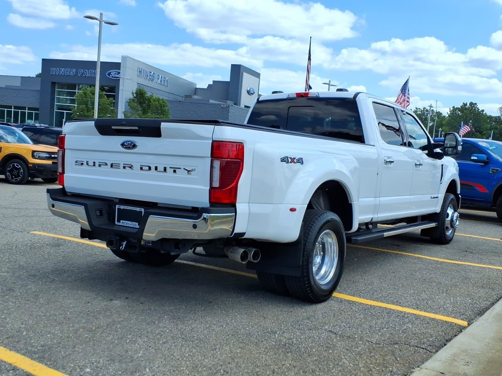 Used 2022 Ford F350 Lariat w/ Lariat Ultimate Package AWD/4WD image 7