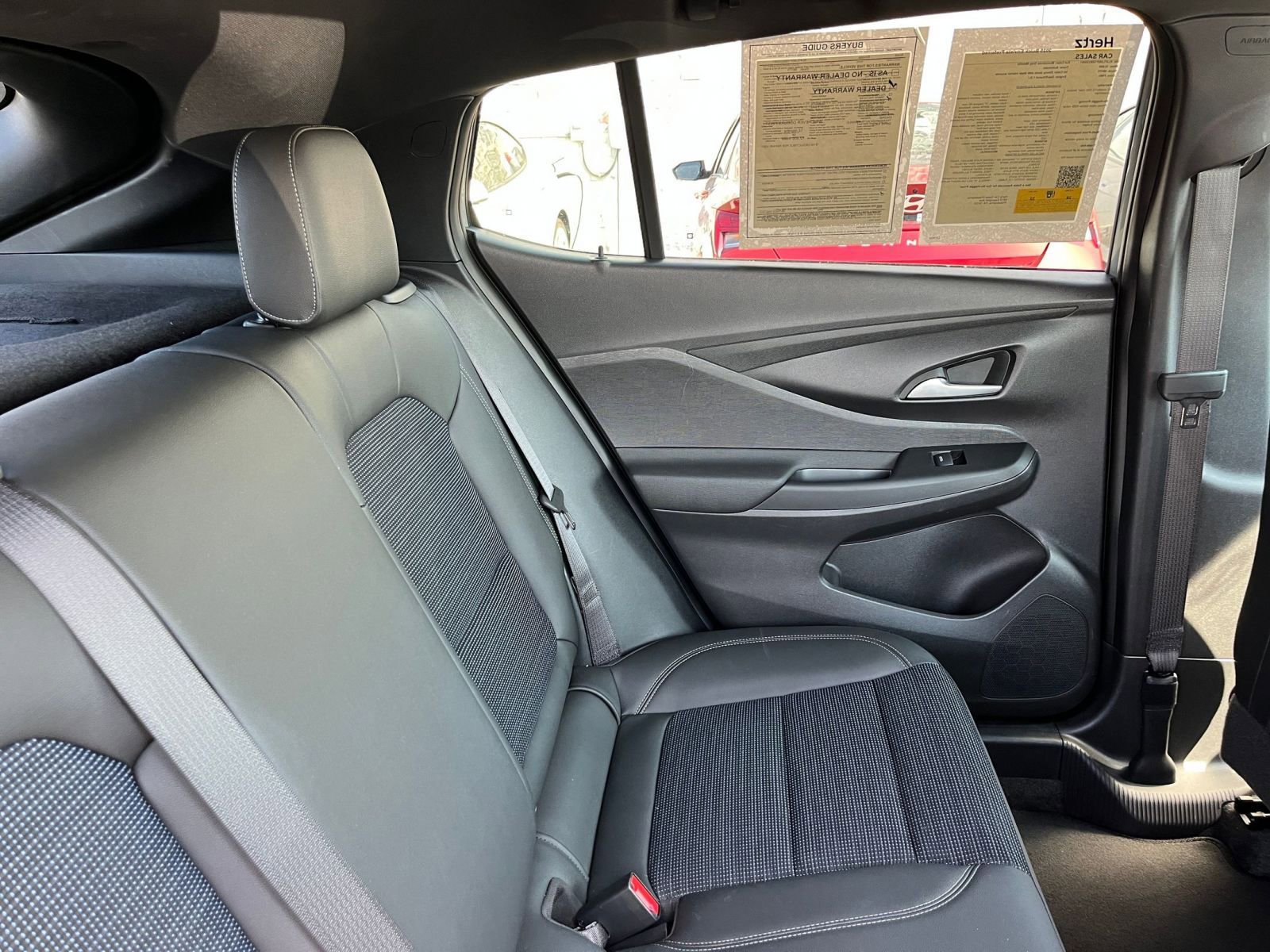 Used 2025 Buick Envista Preferred image 37