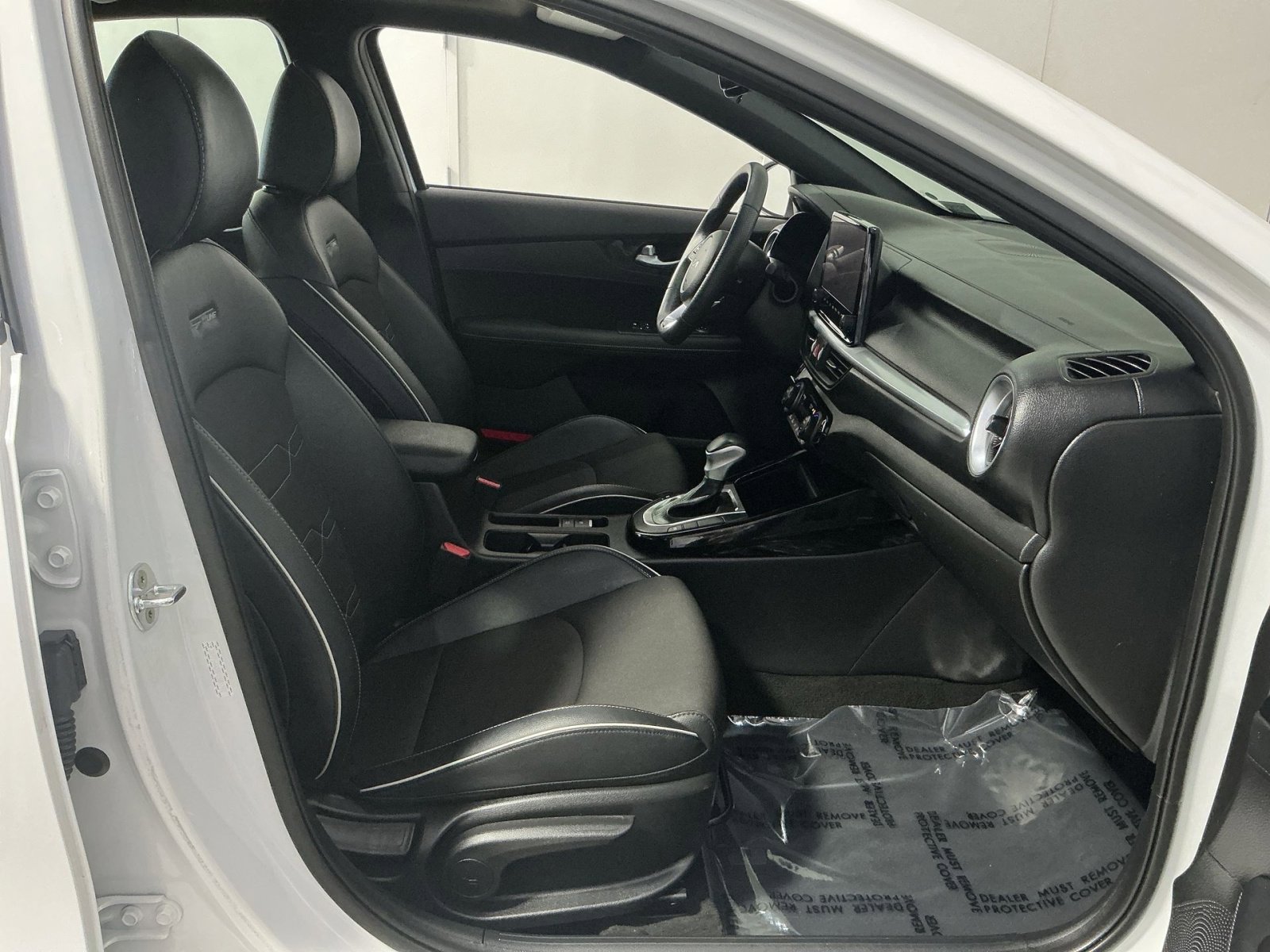 Used 2023 Kia Forte GT-Line w/ GT-Line Premium Package image 27