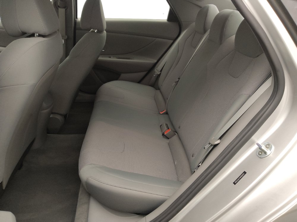 Used 2021 Hyundai Elantra SE FWD image 18