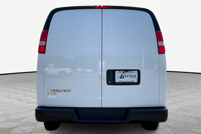 New 2025 Chevrolet Express 3500 w/ Driver Convenience Package image 5
