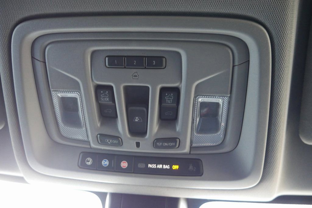 Used 2023 GMC Sierra 3500 Denali w/ Denali Ultimate Package image 20