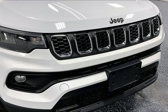 Used 2024 Jeep Compass Latitude AWD/4WD image 30