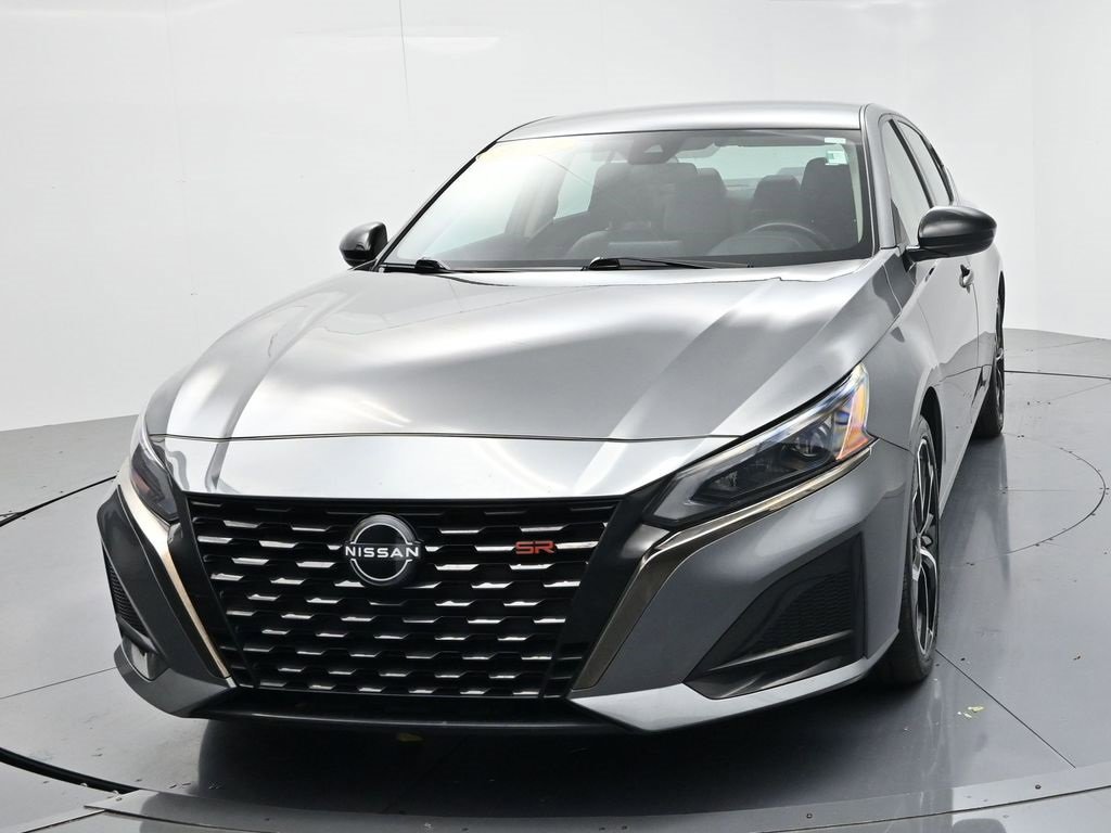 Used 2024 Nissan Altima 2.5 SR image 3