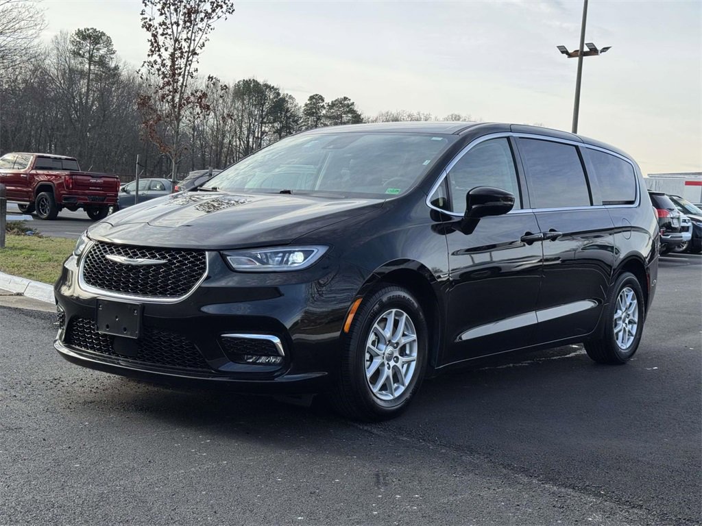 Used 2024 Chrysler Pacifica Touring-L image 24