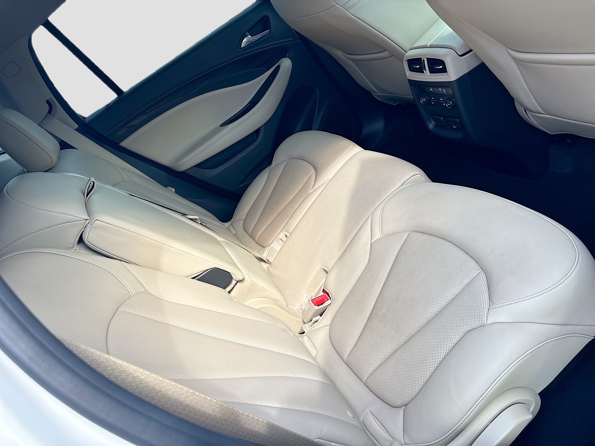 Used 2019 Buick Envision Essence FWD image 23