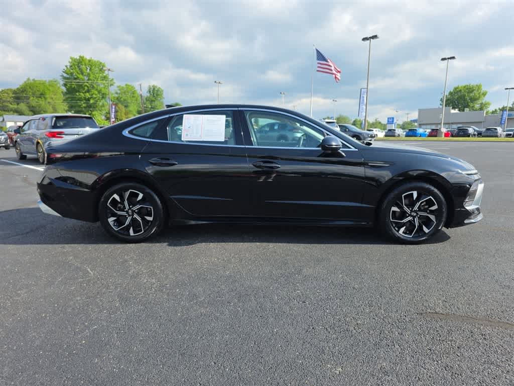 Used 2024 Hyundai Sonata SEL FWD image 2