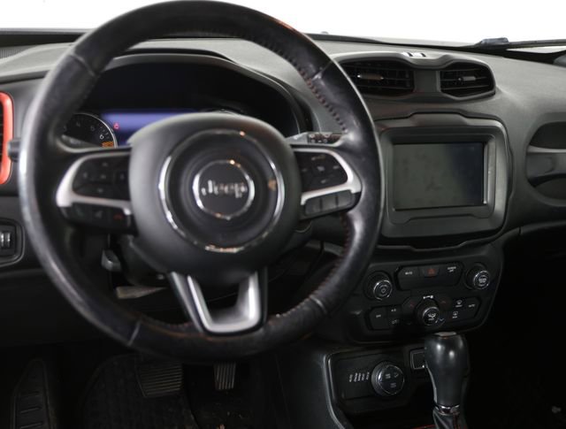 Used 2019 Jeep Renegade Trailhawk image 2