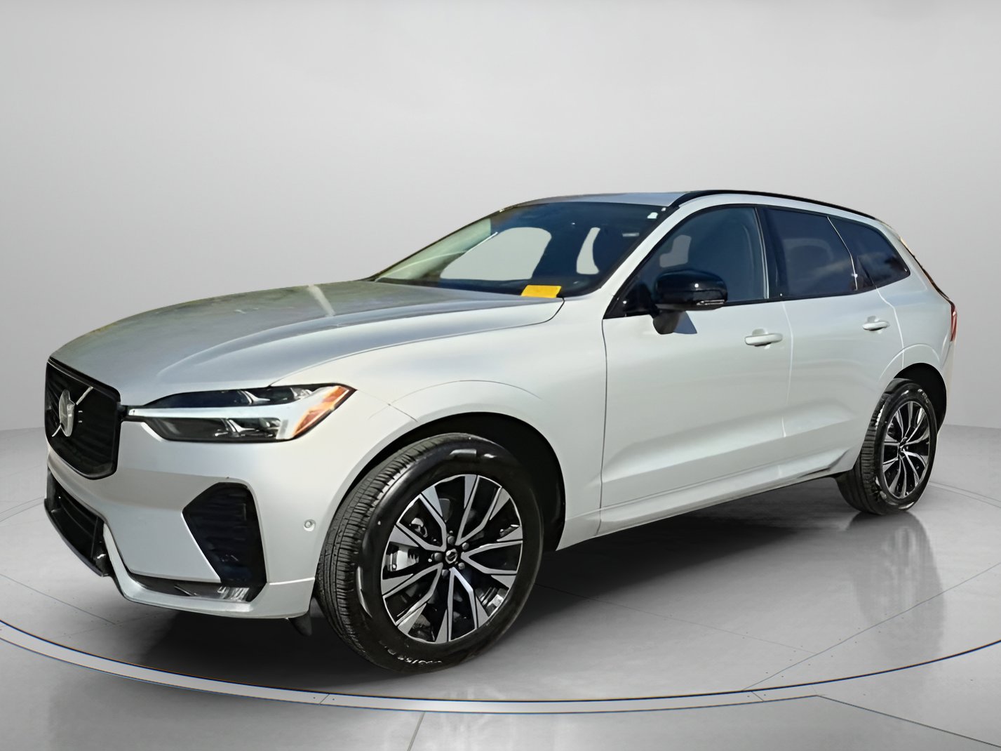 Used 2025 Volvo XC60 B5 Plus image 12