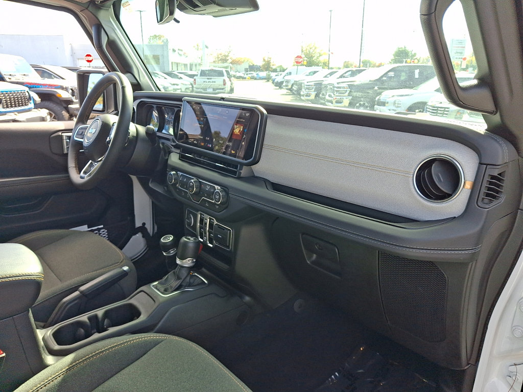 Used 2025 Jeep Wrangler Unlimited Sahara AWD/4WD image 11