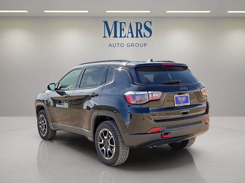 Used 2024 Jeep Compass Trailhawk image 3