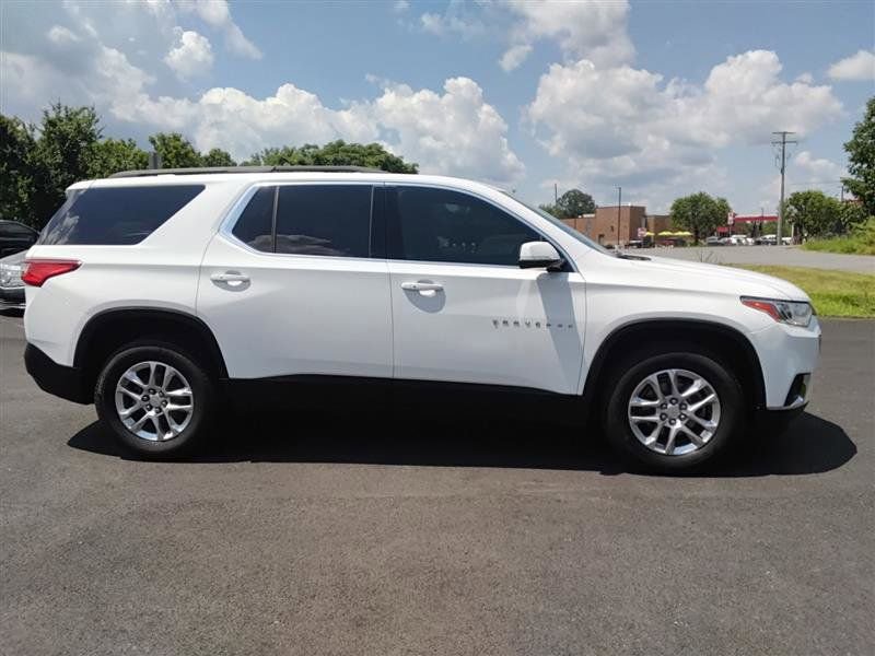 Used 2020 Chevrolet Traverse LT image 2