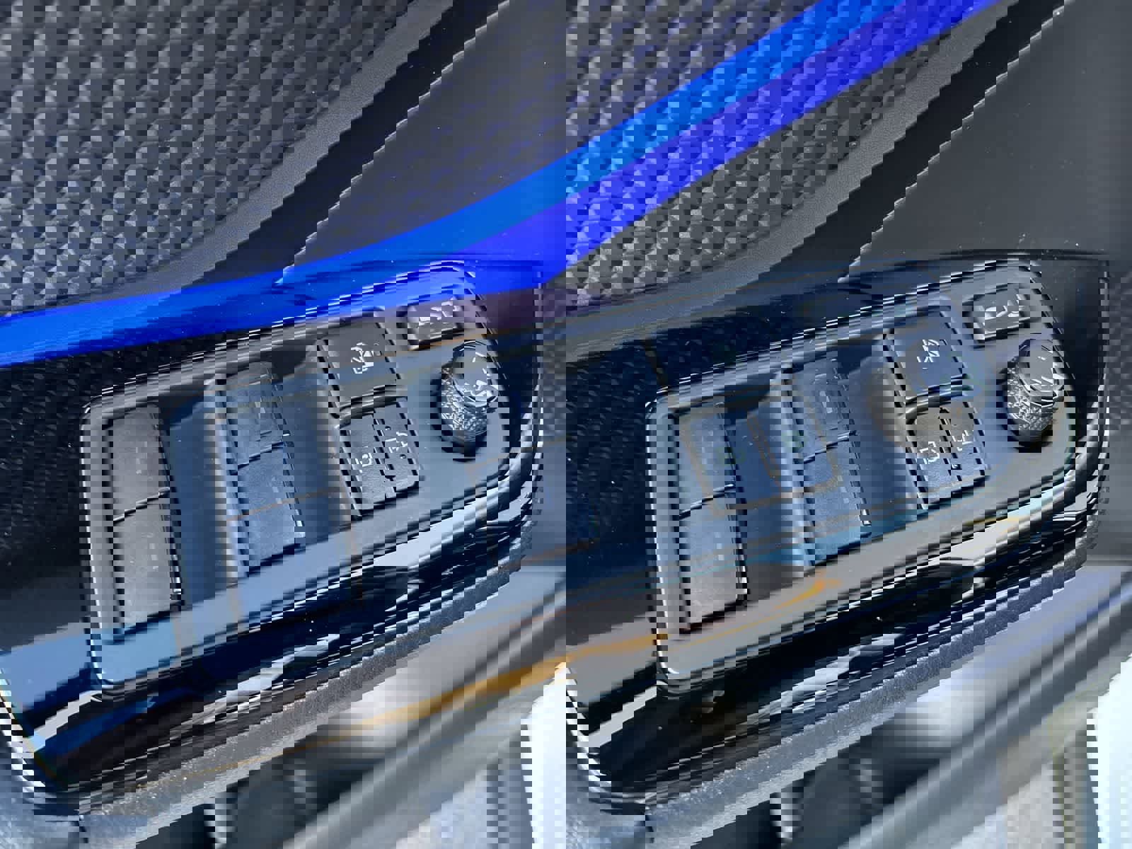 Used 2021 Toyota C-HR XLE image 7