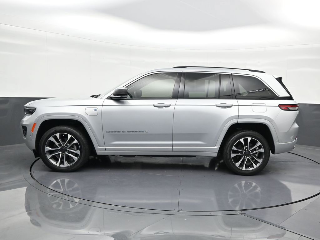 Used 2022 Jeep Grand Cherokee Overland AWD/4WD image 2