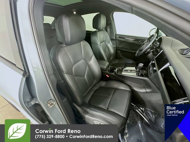 Used 2023 Porsche Macan Turbo image 33