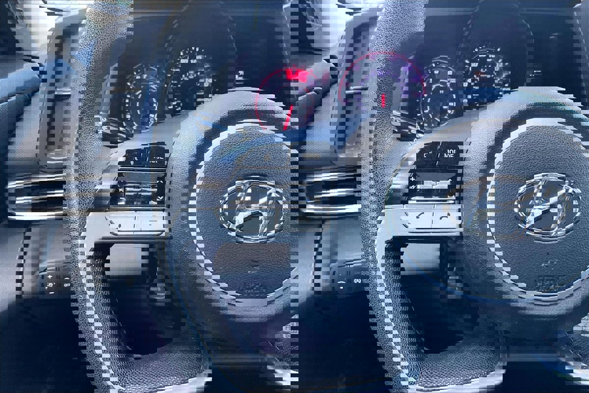 Used 2021 Hyundai Elantra SE image 17