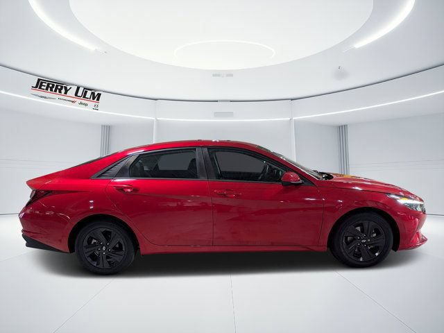 Used 2023 Hyundai Elantra SEL FWD image 2