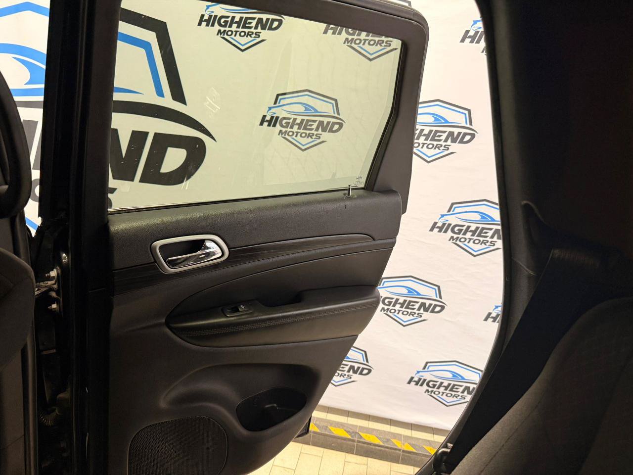Used 2019 Jeep Grand Cherokee Laredo AWD/4WD image 20