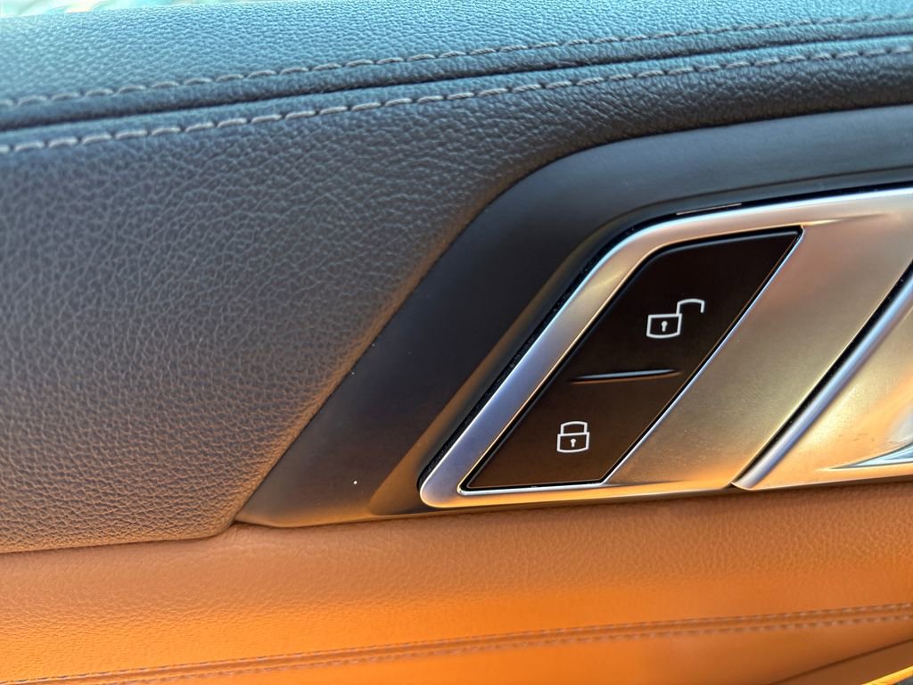 Used 2022 BMW X5 xDrive40i w/ Premium Package AWD/4WD image 28