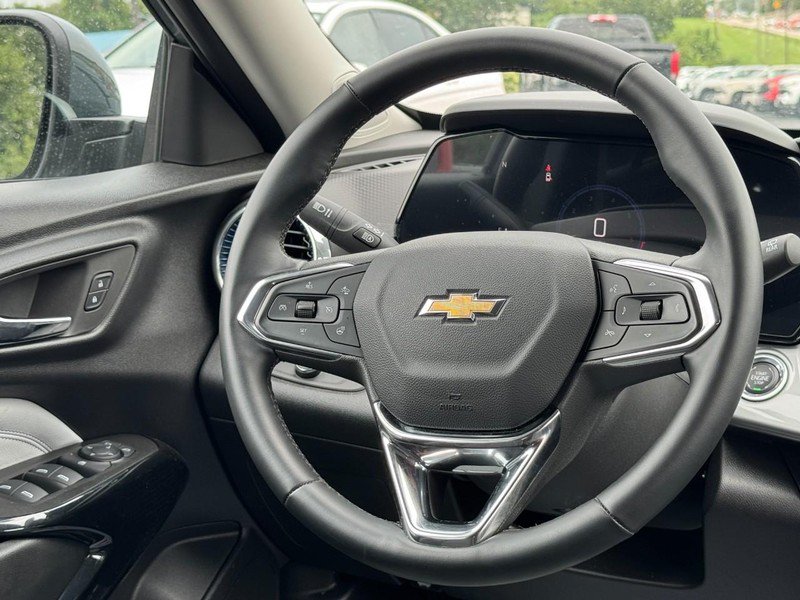 Used 2025 Chevrolet Trax LT w/ Driver Confidence Package FWD image 12