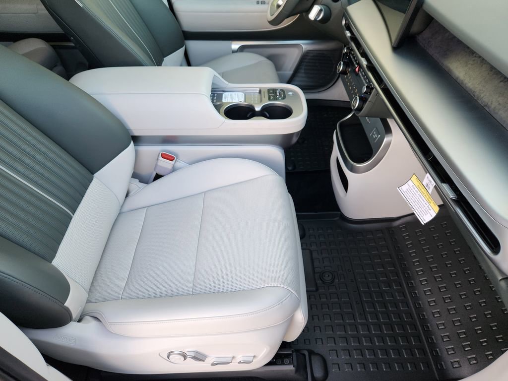 New 2026 Hyundai Ioniq 9 Calligraphy image 9