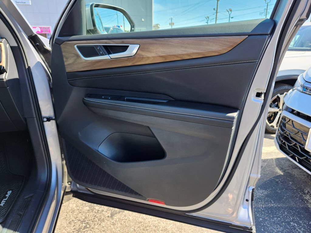 Certified 2024 Volkswagen Atlas SE AWD/4WD image 13