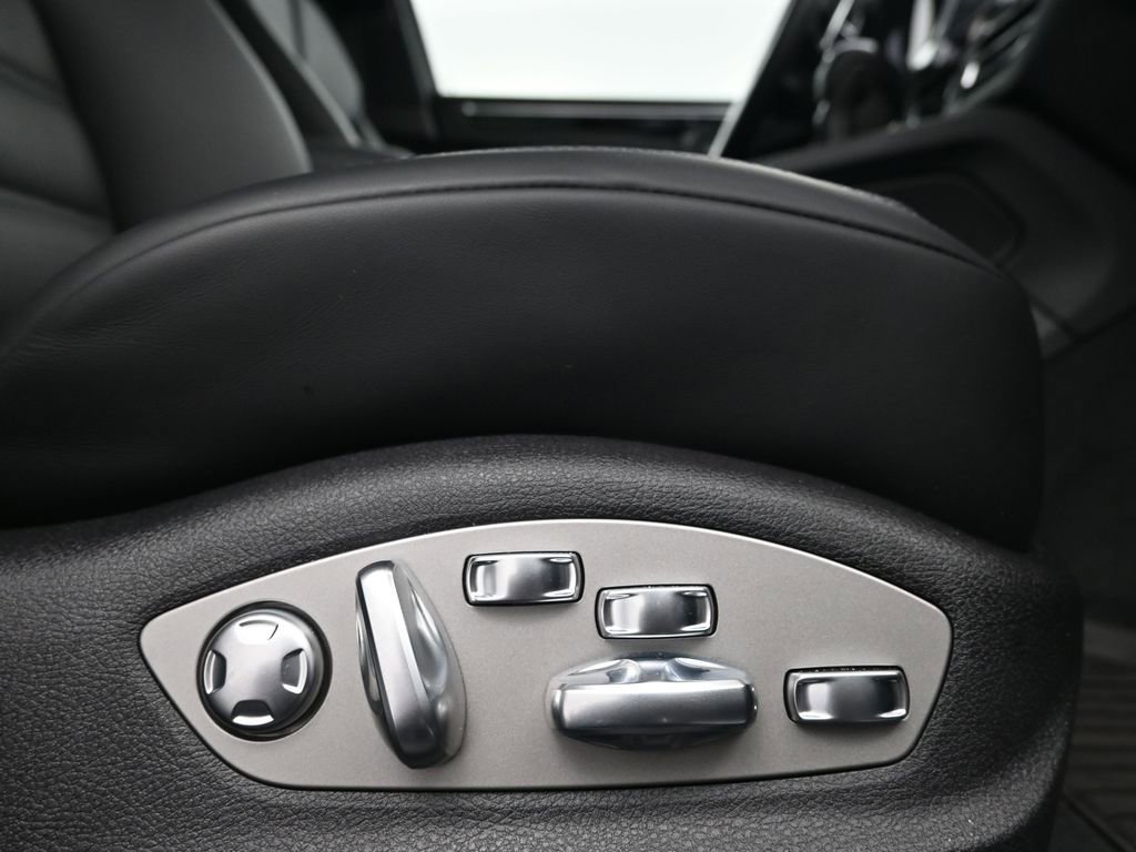 Certified 2026 Porsche Macan image 15