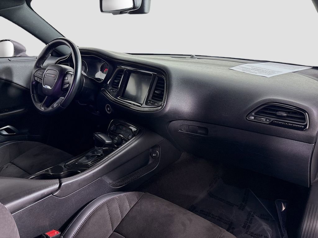 Used 2016 Dodge Challenger SXT image 28