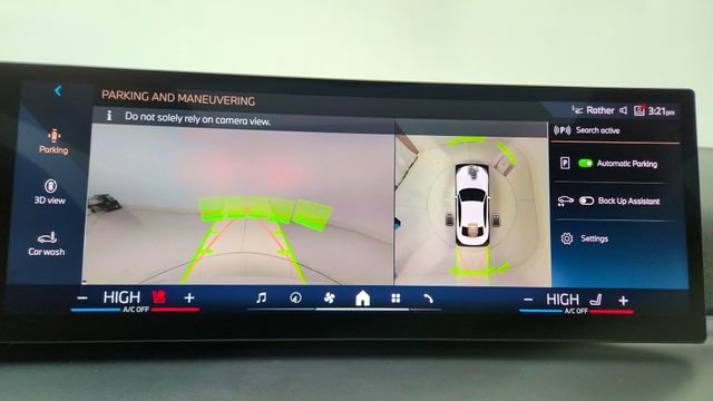 Used 2025 BMW 230i xDrive Coupe w/ Premium Package image 41