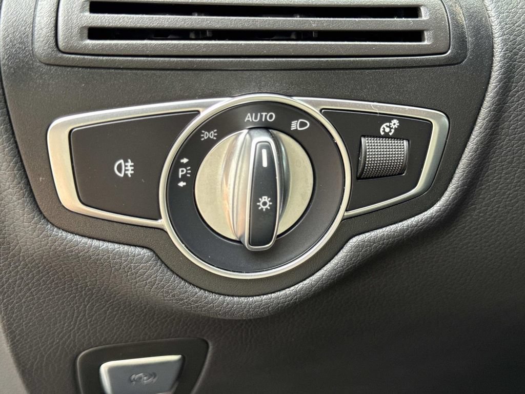 Used 2022 Mercedes-Benz GLC 300 4MATIC image 30