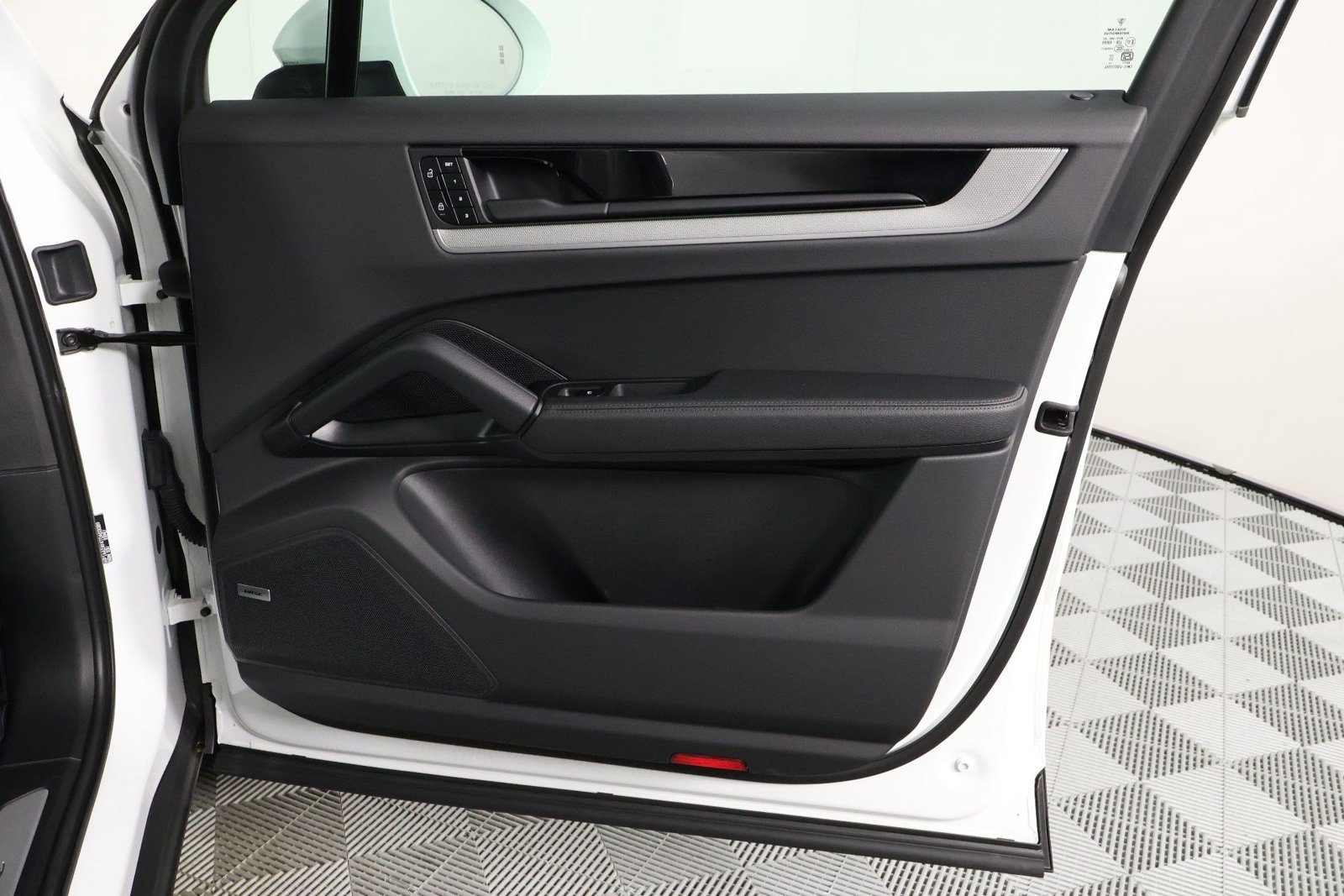 Certified 2026 Porsche Cayenne AWD/4WD image 23