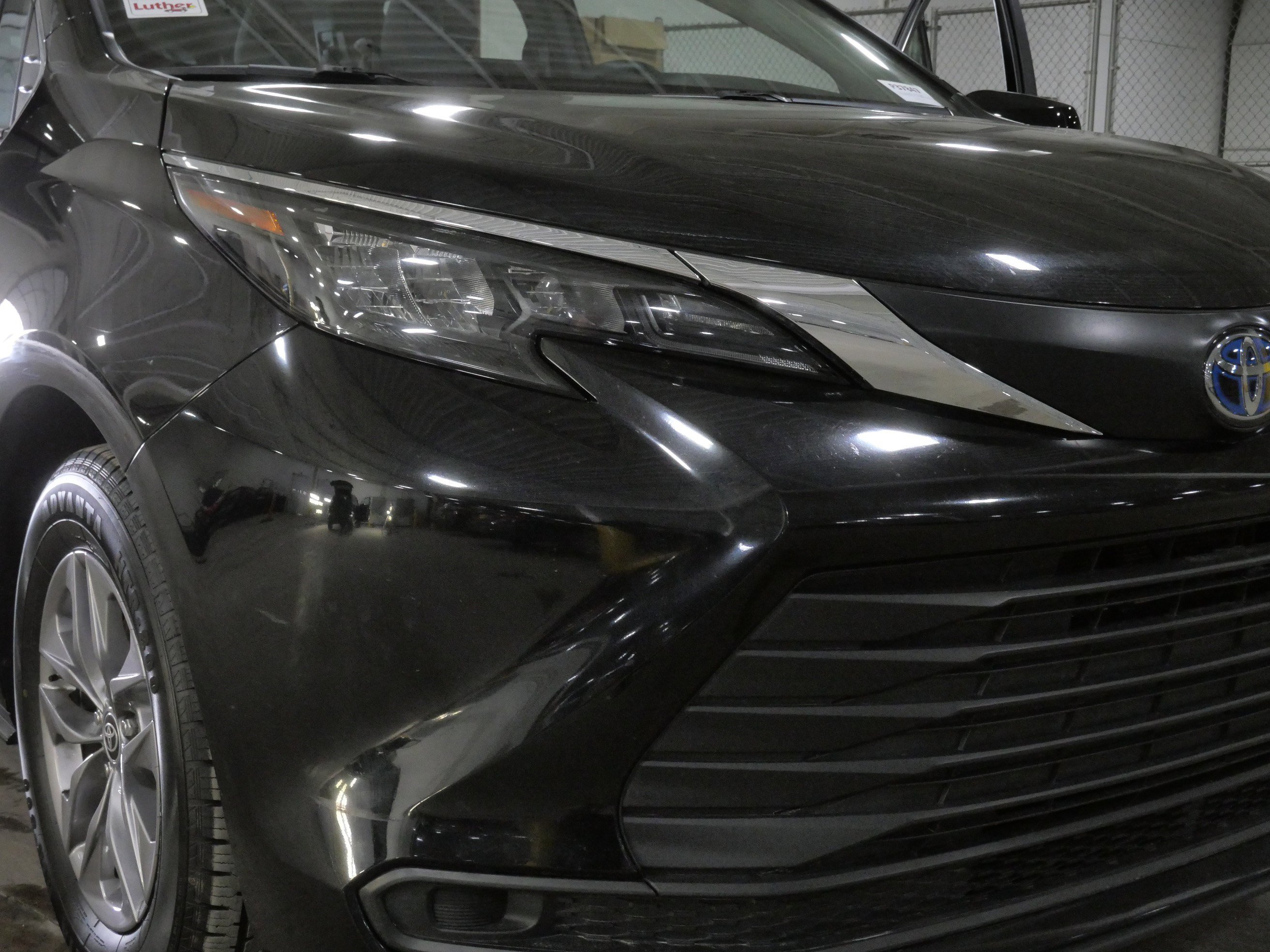 Certified 2025 Toyota Sienna LE image 17